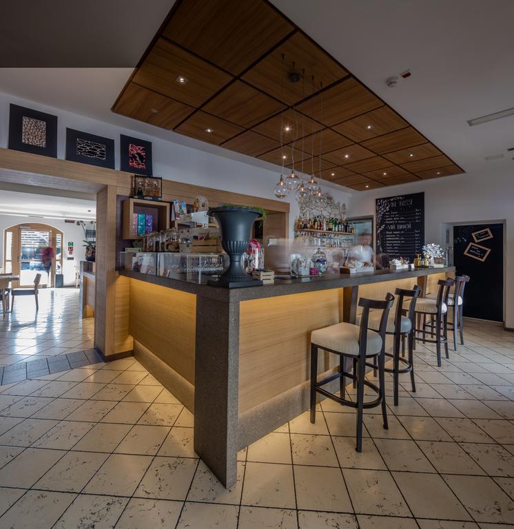 Albergo Caffe Centrale Mezzocorona Luaran gambar